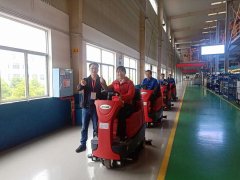湖南長沙知名汽車生產車間選用了大型駕駛式洗地機